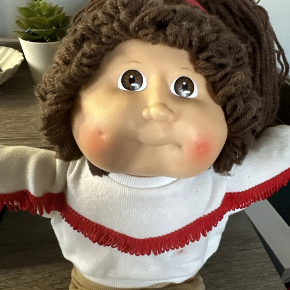 Cabbage patch Hasbro Doll - Picture 2 of 5